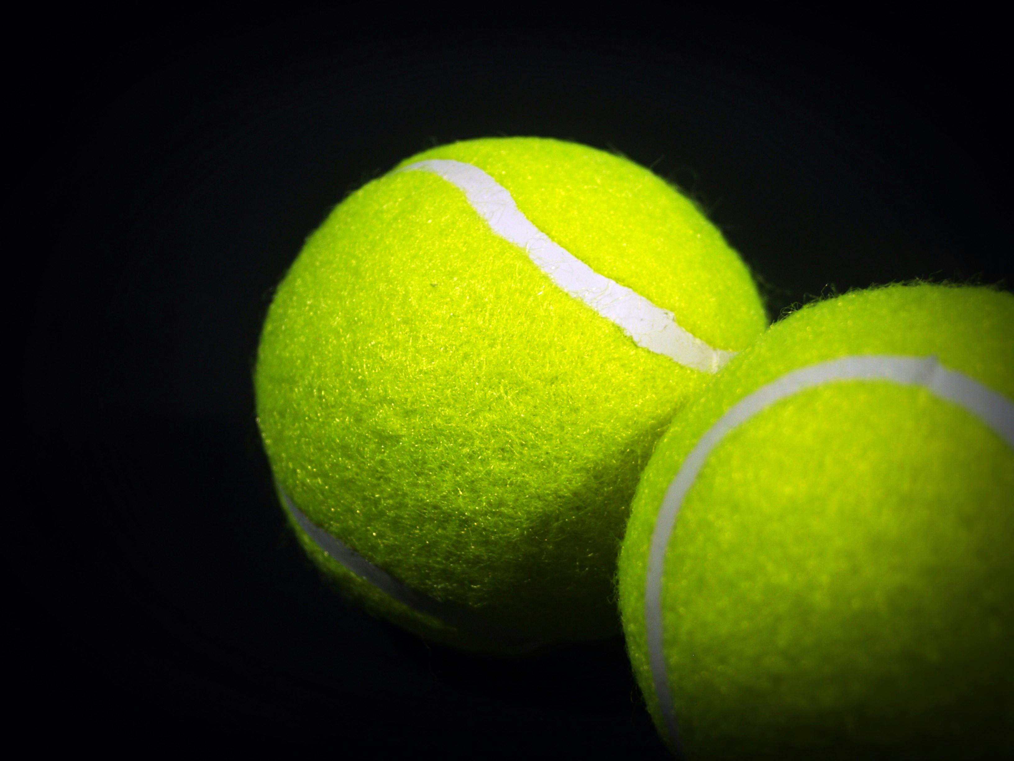 Tennis balls